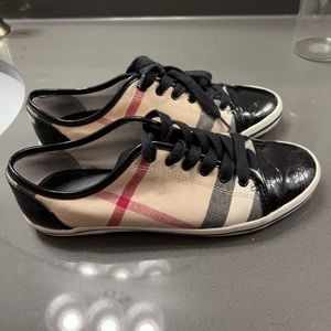Beautiful Burberry sneakers!
